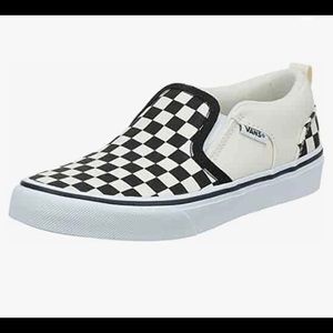 Black and white low top vans